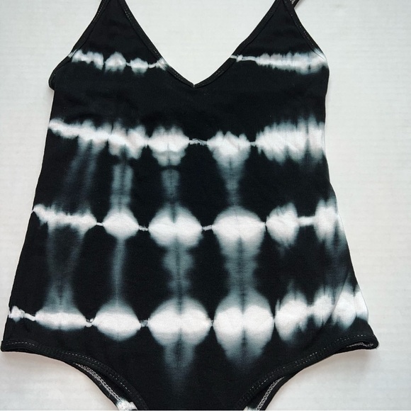 Olivaceous tie dye strappy v neck bodysuit in size medium - Picture 3 of 12